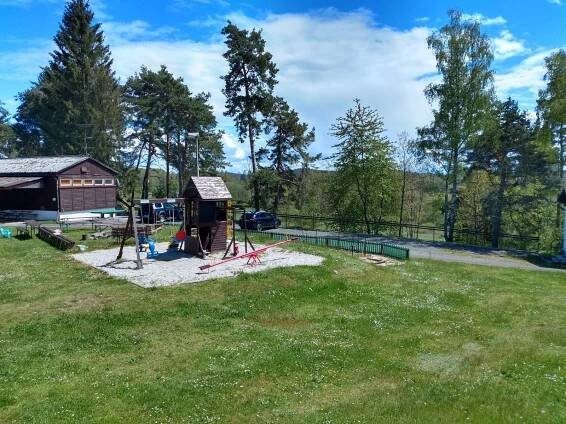 Dětské hřiště - chatka ubytování Hnačov - foto 9