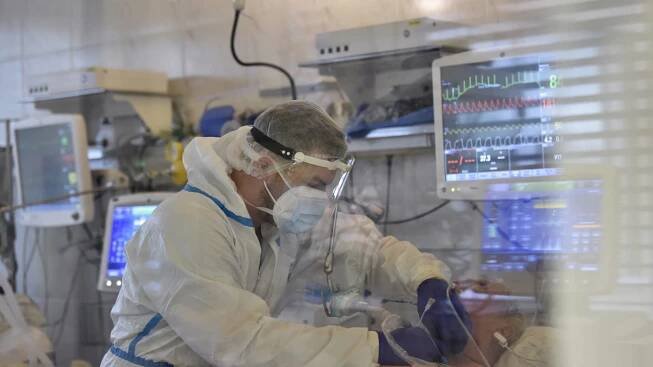 Ústup epidemie se nekoná. Ve středu padl další rekord: 15 729 nových případů COVID-19