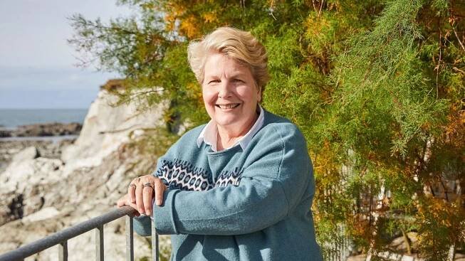  Sandi Toksvig retaliated against the decision