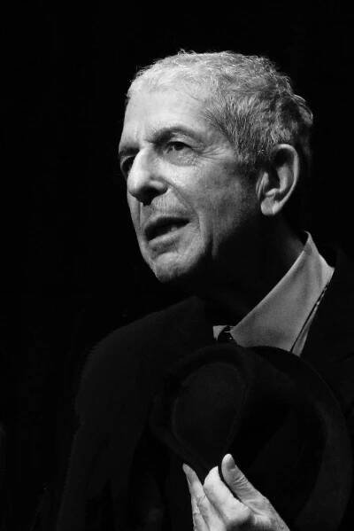 Leonard Cohen během vystoupení v Ženevě v říjnu 2008