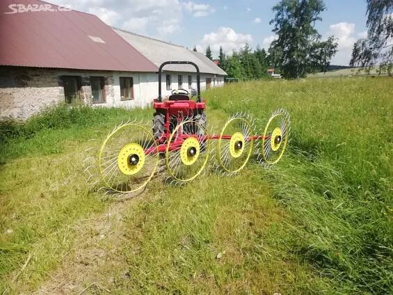 Shrnovač a obraceč sena pro malotraktory