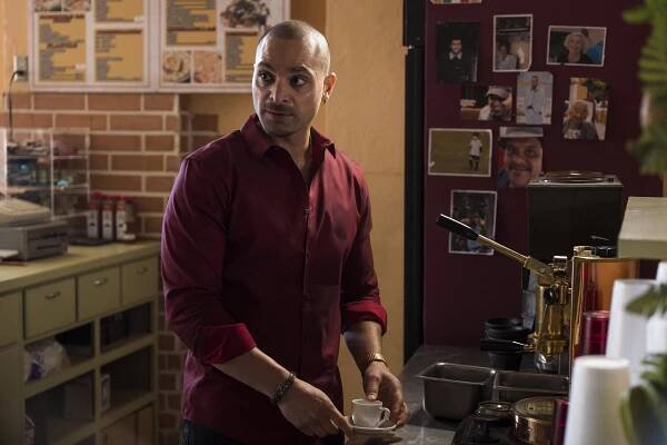 Volejte Saulovi - Uklouznutí - Z filmu - Michael Mando