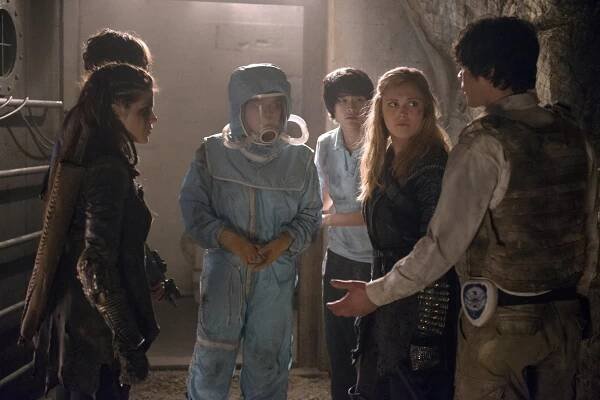 Prvních 100 - Blood Must Have Blood: Part 2 - Z filmu - Marie Avgeropoulos, Eve Harlow, Christopher Larkin, Eliza Taylor