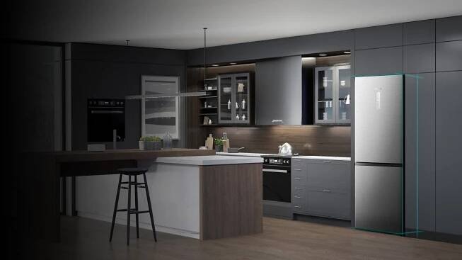 V kuchyni ustavená kombinovaná chladnička HISENSE French Door RT641N4AIE_08
