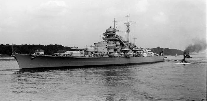 Soubor:Bundesarchiv Bild 193-04-1-26, Schlachtschiff Bismarck.jpg – Wikipedie