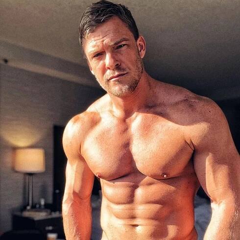 5 Bodyweight Exercises 'Reacher' Star Alan Ritchson Uses to Build Action-Hero Muscle