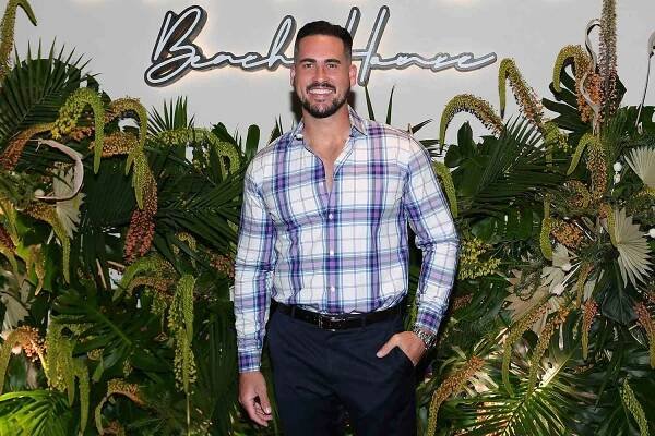 Bachelorette Alum Josh Murray and His Friends Were Hit by Drunk Driver: 'I'm Fine Physically'