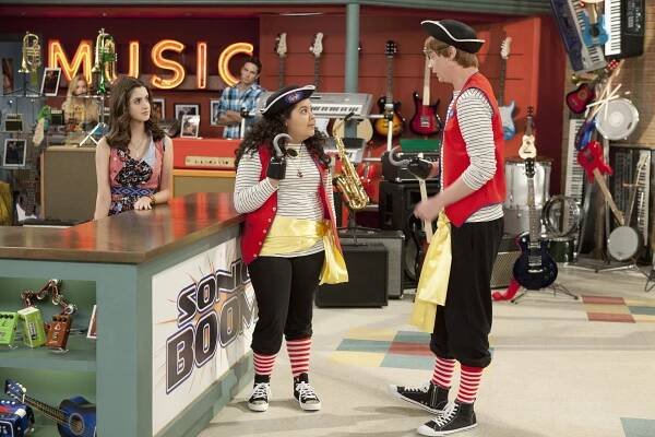 Austin a Ally - Bloggers & Butterflies - Z filmu - Laura Marano, Raini Rodriguez, Calum Worthy
