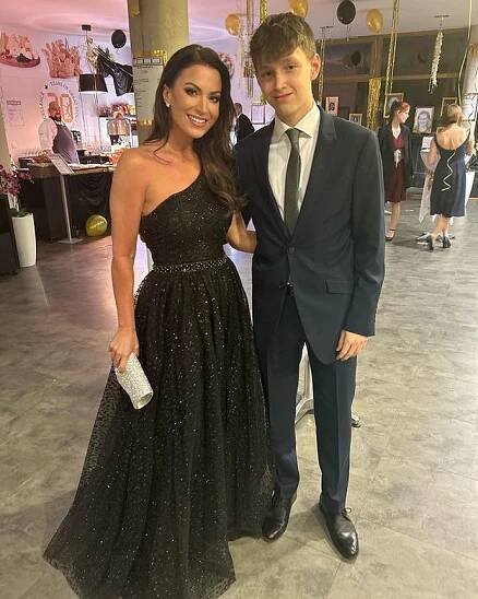 FOTO: Syn Kristian přerostl svou maminku. – stránka 135