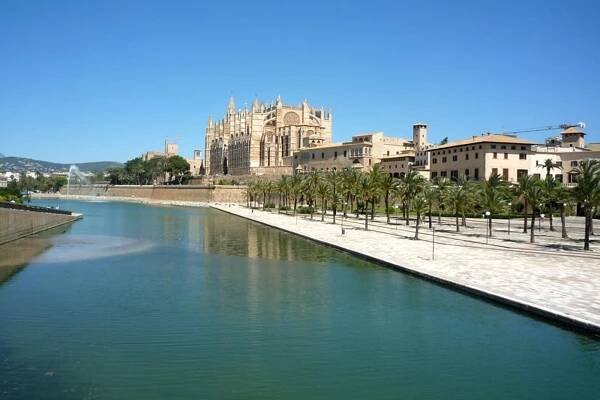 a photo of parc de la mar palma mallorca majorca