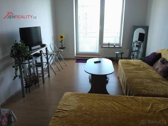 Pronájem bytu 1+kk 30 m2 | jenreality.cz