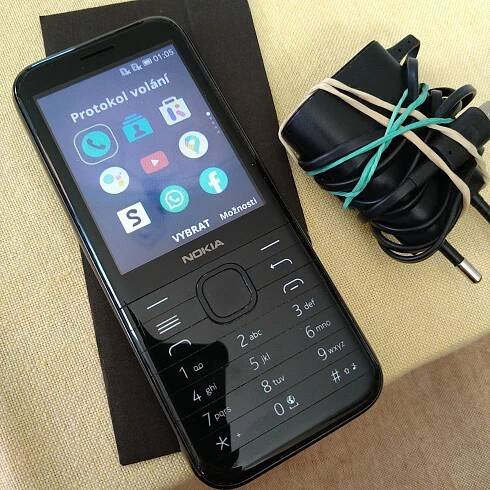 mobilní telefon Nokia 8000 4G