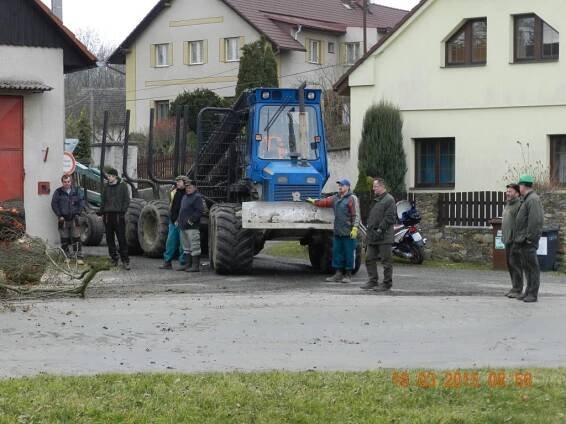 Kácení stromů u hráze - Oficiální stránky obce Opatovice I