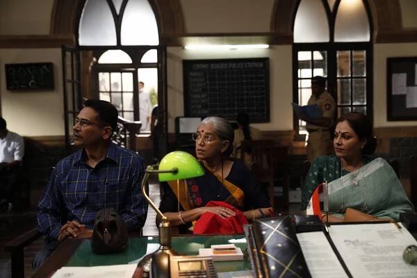 Atul Kulkarni, Ratna Pathak Shah, Ayesha Jhulka - Happy Family Conditions Apply - Z filmu