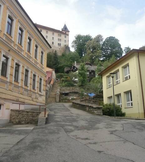 TO JE NAŠE MĚSTO: Vimperk – budovy gymnázia a státní zámekZa krásnější Vimperk