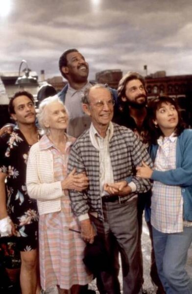 BATTERIES NOT INCLUDED, Michael Carmine, Jessica Tandy, Frank McRae, Hume Cronyn, Dennis Boutsikaris, Elizbeth Pena, 1987. ©Universal