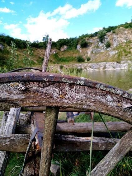 Znáte Vápenku? Dřív tu vévodily těžké stroje, teď je lom u Třebíče rájem rodin