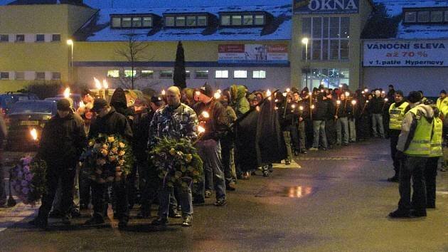 Extremisté prošli Krnovem za dohledu policistů