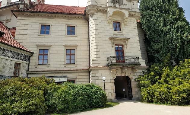 V těsném sousedství hranice Prahy jsou Průhonický park a zámek - Mediashow.cz