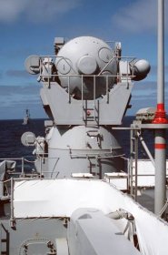 File:SPG-55B fire control radars aboard USS Worden (CG-18) on 1 July 1986 (6421957).jpg