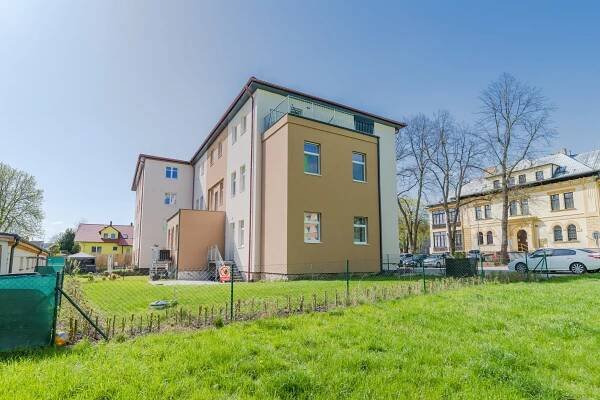 Prodej bytu 3+kk s vlastní zahradou 212 m² a parkovacím stáním - Yetodoma