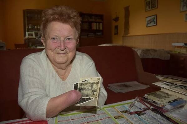 Zemřela Anna Váchalová (†92): Matka jí uřízla obě ruce!