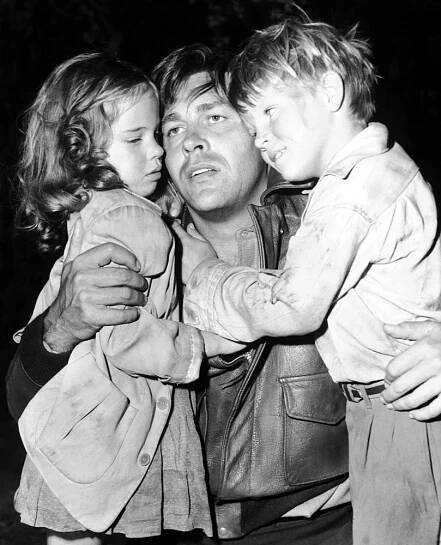 DESPERATE SEARCH, from left: Linda Lowell, Howard Keel, Lee Aaker, 1952