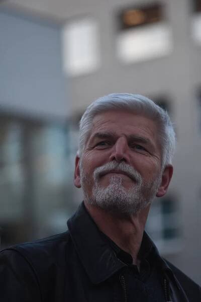 Pavel na Hrad, skandovalo Ústí. Na náměstí dostal kandidát vlastní Jezulátko