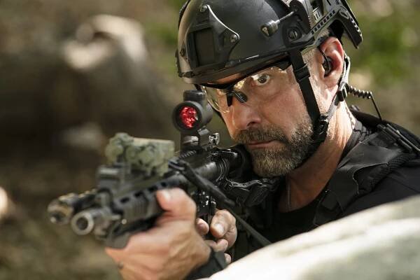 Zbrojnice - Ve špatné víře - Z filmu - Jay Harrington