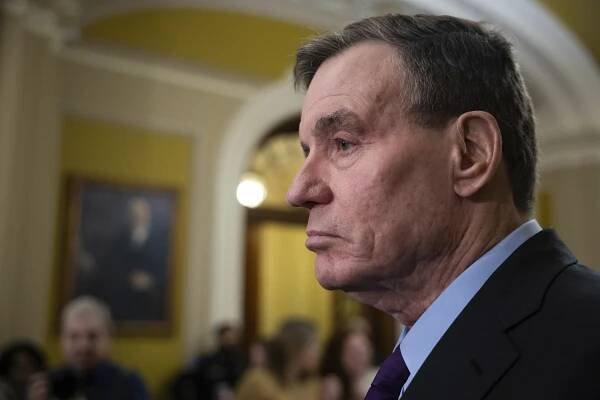 Mark Warner warns of negative consequences to slashing intel workforce