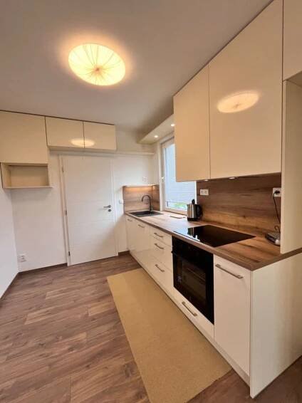 Pronájem bytu 2+kk 35 m², Bryksova, Praha, Praha