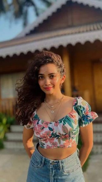 'Kudumbasthan' actress Saanve Megghana’s bewitching pictures