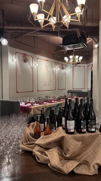 THEIR ROSTER INCLUDES LEGACY WINEMAKERS LIKE BODEGAS CORNELIO DINASTÍA AND BODEGAS ROMERO DE ÁVILA La bodega 