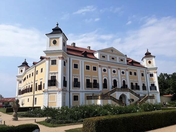 Otevřou hrady a zámky. Přijít můžete i do skanzenu či Kovozoo - Slovácko
