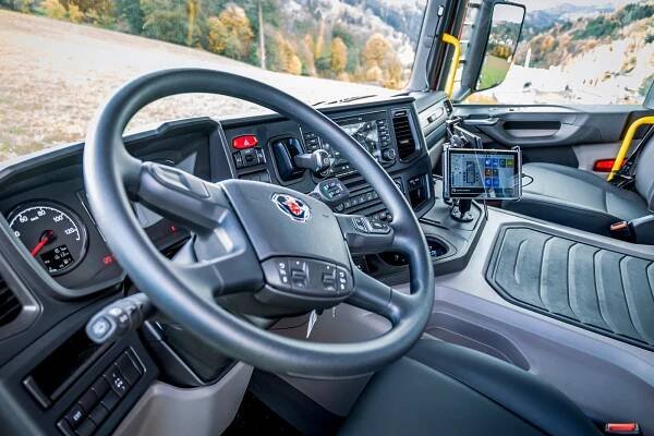Hasičská Scania pro hasiče ze Železného Brodu vznikla v dílnách firmy KOBIT-THZ, má i podmetací řetízky | POŽÁRY.cz - ohnisko