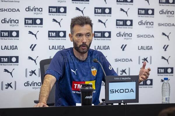 Carlos Corberán: “Winning at El Sadar requires great mental strength” - Valencia CF