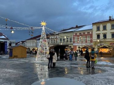 Vánoční trhy ve Valašském Meziříčí začaly. Zahřeje vás punč na sto způsobů