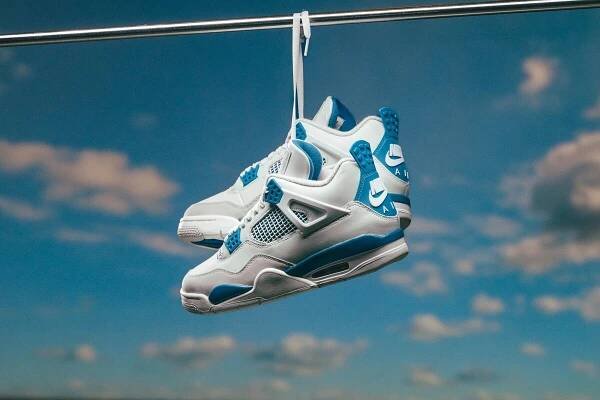 Air Jordan 4 Retro „Military Blue“