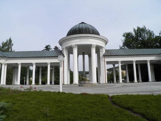 Kolonáda v Mariánských... - Lázně