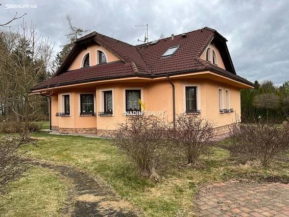 Pronájem  vily 260 m², pozemek 1 371 m², Nová Role - Mezirolí, okres Karlovy Vary