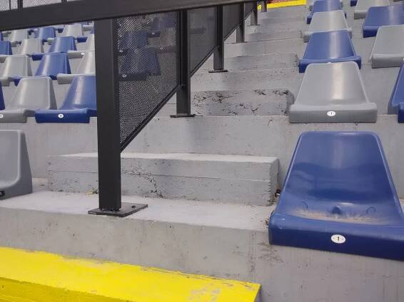 Foto: Fušeřina? Tak vypadá tribuna ve Znojmě po rekonstrukci