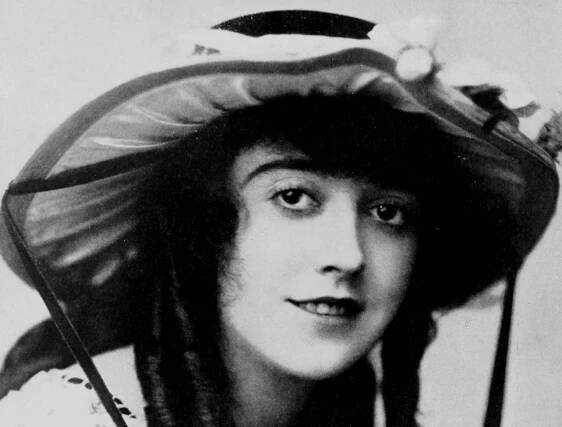 Mabel Normand wearing a hat 