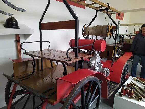 HISTORICKÁ VOZIDLA OBSADILA ČERNOŠÍNSKÉ NÁMĚSTÍ - Martina Sihelská