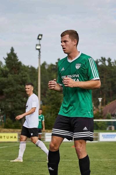 2. kolo FORTUNA divize A: SK Horní Bříza (zelení) - FC Rokycany (fotbalisté v bílých dresech) 1:4 (1:2).