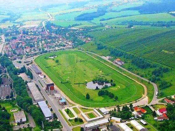 dostihová dráha s golfovým hřištěm ve Slušovicích -  - foto 26