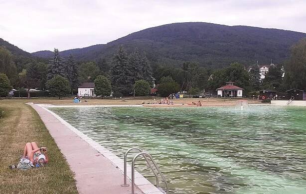 Koupaliště v Oseku funguje, voda je čistá. Na snímku situace ve čtvrtek 26. června.