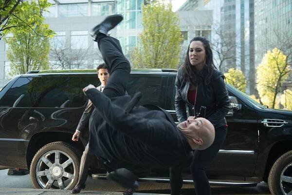 Continuum - Power Hour (S04E03) (2015) | Galerie - Z epizody | ČSFD.cz