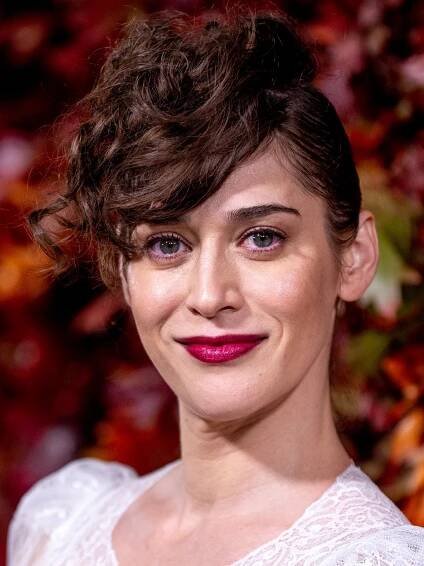 Lizzy Caplan - Actress