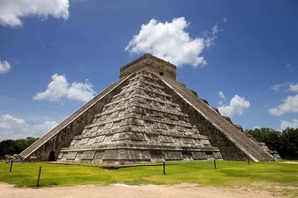 Kukulkánova pyramida v Chichén Itzá | ruivalesousa/123RF.com