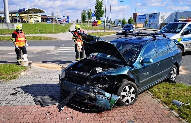Vážná dopravní nehoda na Borech, neukáznění řidiči komplikovali záchranné práce | Krimi Plzeň